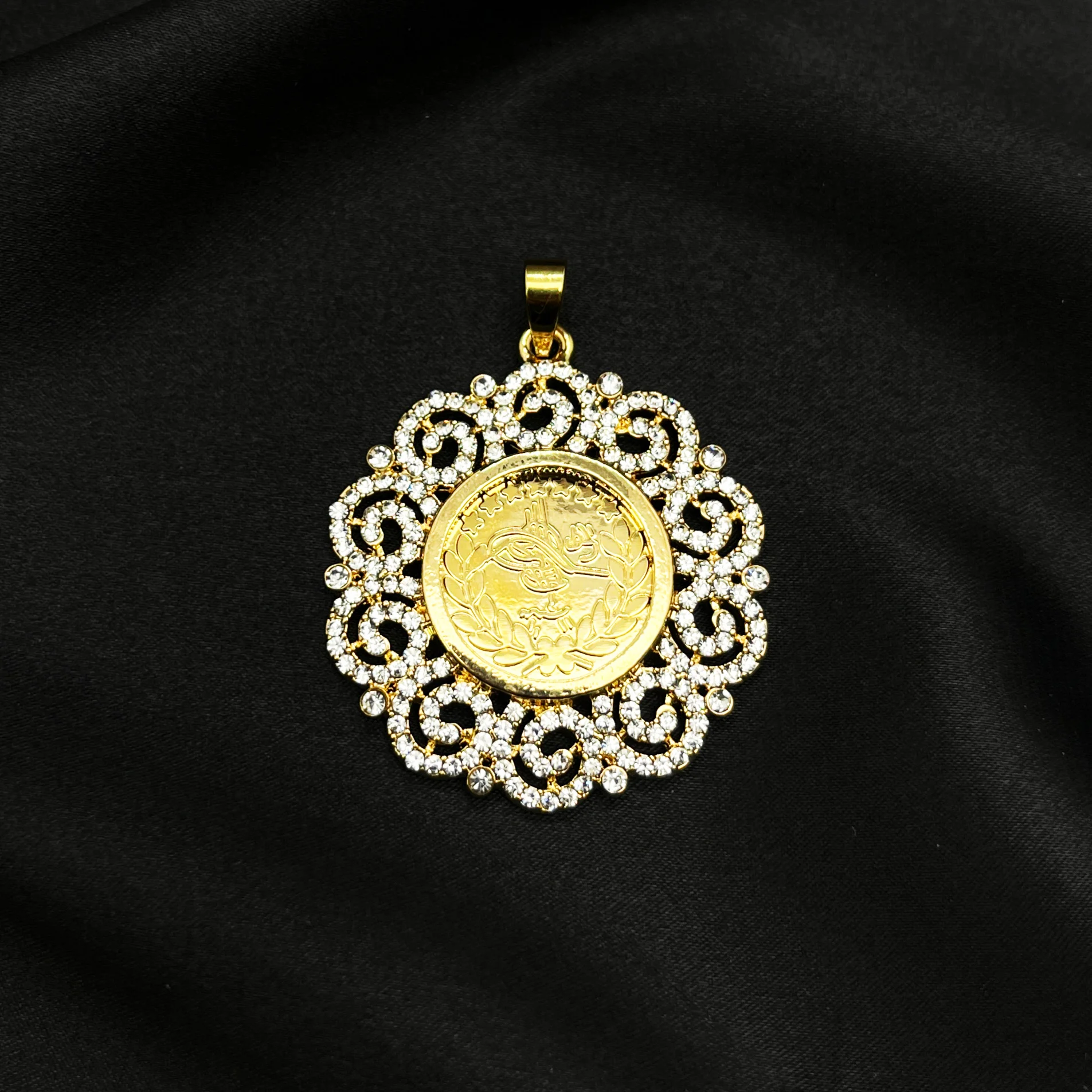 

Горячая Распродажа, подвеска в форме цветка, украшенная искусственными элементами, новая позолоченная подвеска-Тотем из 18-каратного золота, не выцветающая, дизайнерские подвески для женщин