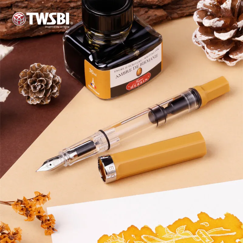Фото Перьевая ручка TWSBI ECO Amber с прозрачным корпусом, поршневым механизмом заправки и гладким пером для каллиграфии – идеальный подарок для любителей канцелярских товаров №1