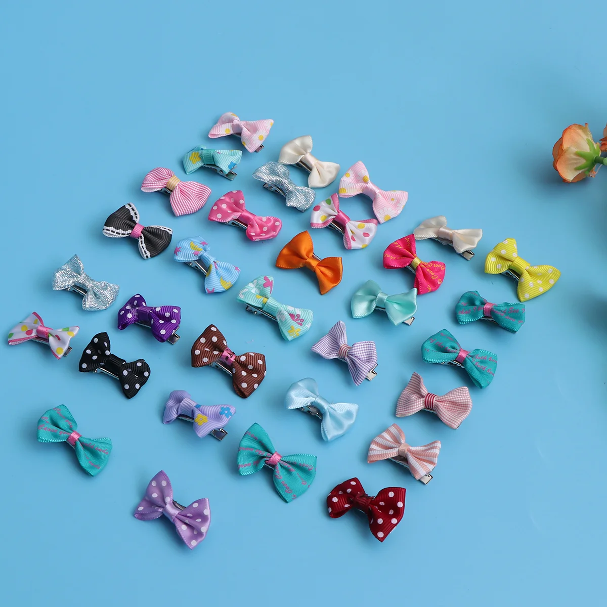 

30pcs Bowknot Alligator Pet Dog Hair Clips Cat Puppy Grooming Hair Accessories (Random Pattern)