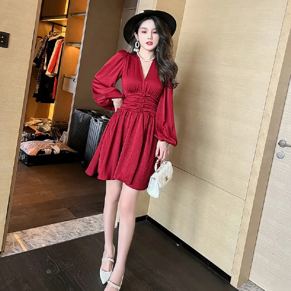 

2022 Autumn And Winter French Retro Wine Red High Vaist V-neck Pleated Long-sleeved Dress Waist A-line Skirt Women