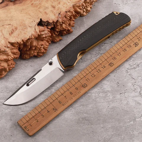 Складной нож из титанового сплава и углеродного волокна