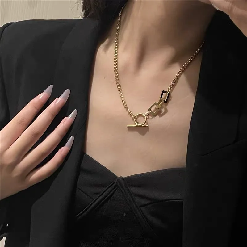 

Light Luxury Neutral Cool Wind OT Buckle Titanium Steel Necklace Women Fashion Hip Hop 2023 New Jewelry