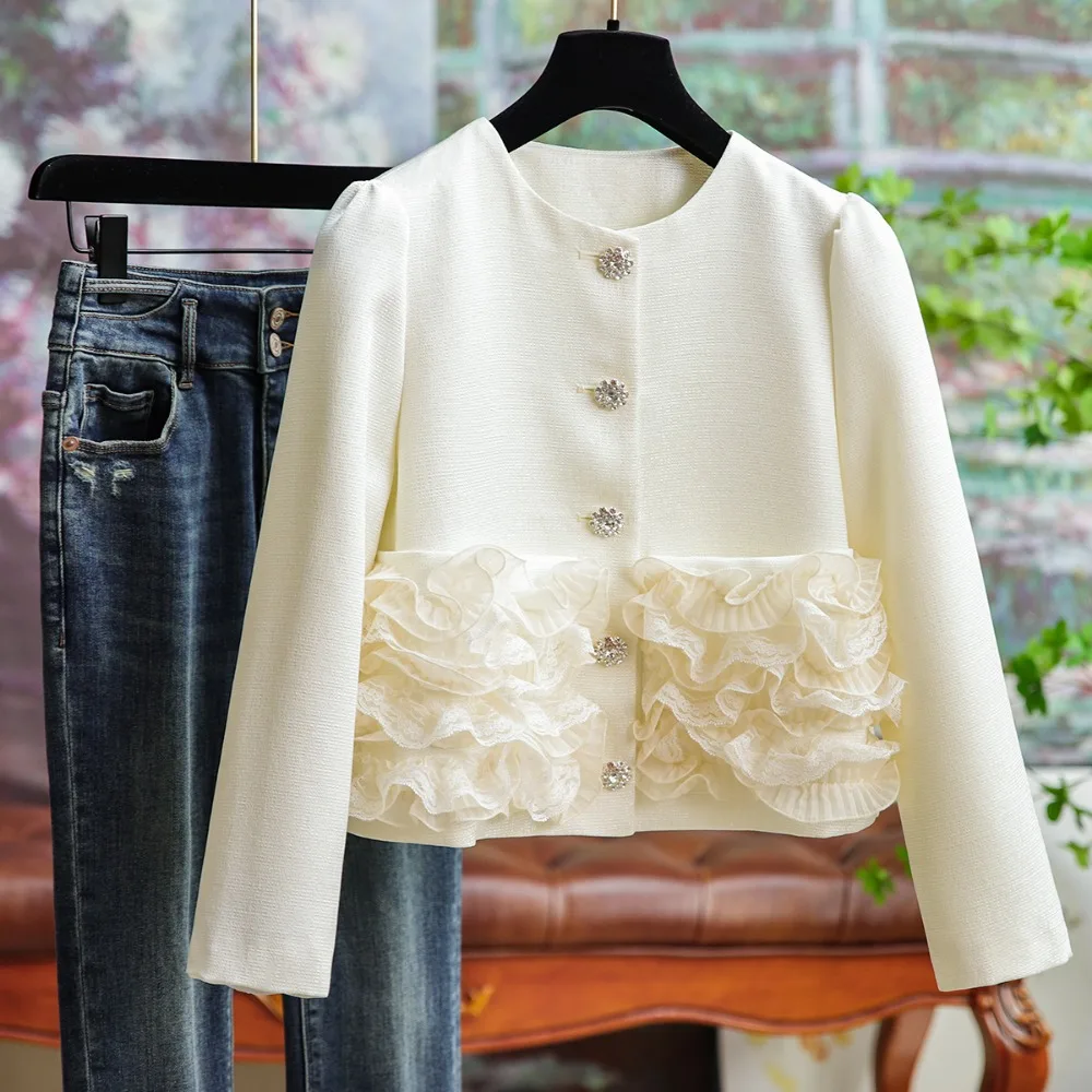 

Короткий кружевной пиджак с рюшами и стереоскопическим эффектом, тонкая женская блузка в стиле Хепберн с круглым вырезом, пуговицами и длинными рукавами