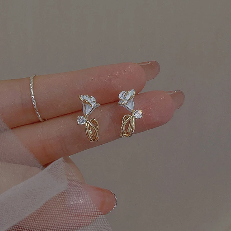 Small Fresh White Small Flower Earrings Small And Exquisite Magnolia Flower Earrings Commuting Exquisite Niche Earrings
