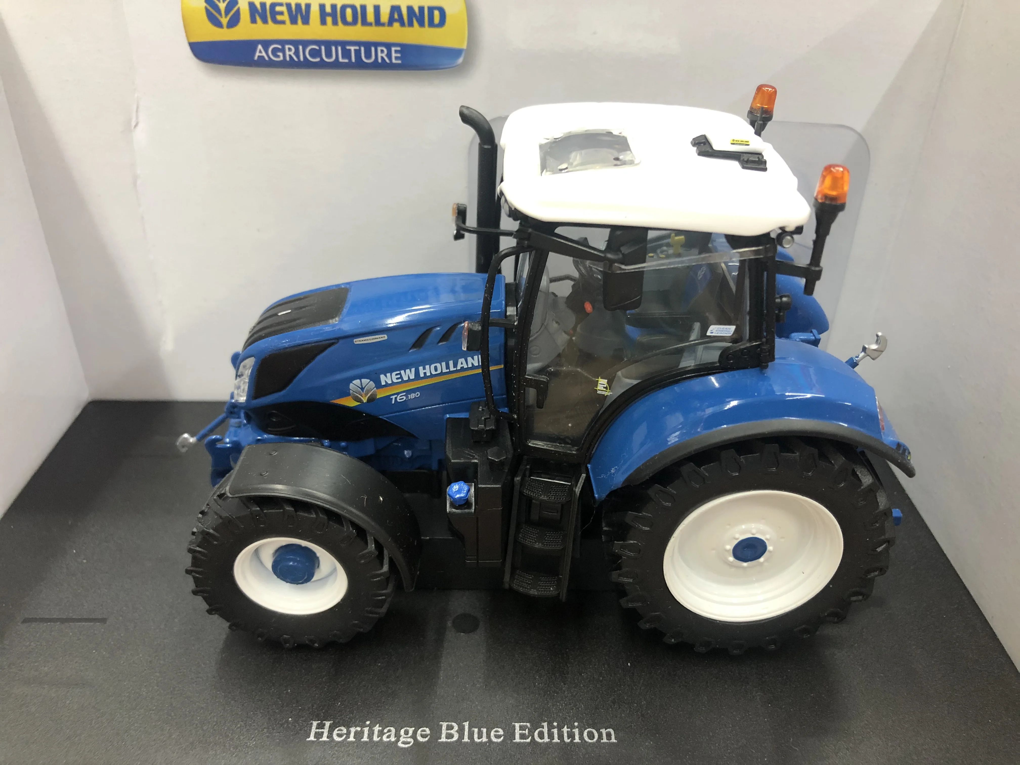 

UH 6234 1:32 New Holland t6.180тракторная модель из сплава, подарки, Сувенирные игрушки