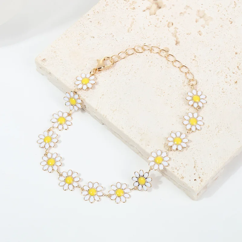 

French Sweet Daisy Flower Bracelet for Women Minimalist Aesthetic Flower Drip Oil Enamel Bracelet Wedding Party Jewelry Gift