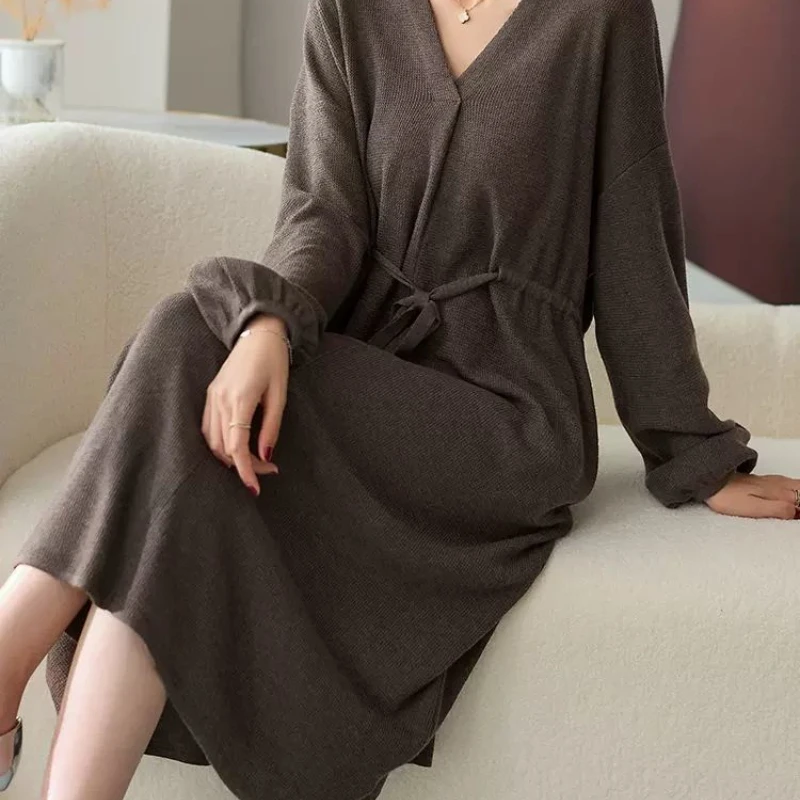 

Woman Slim V-neck Knitted Midi Dress Female Elegant Knitwear Dresses Long Sleeve Design Sweater Vestidos Casual Bottom Robe G774