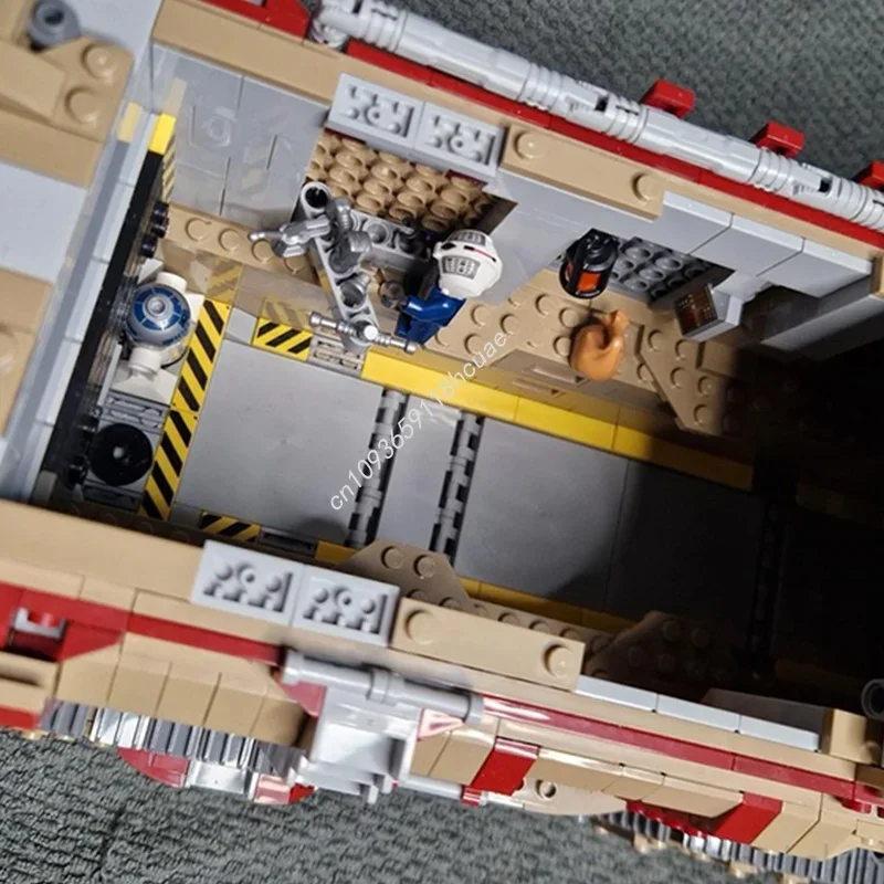 Фото 2584 детали MOC: Модель звездолета-пескокатера «Бехемот» для сборки, конструктор, подарки на День рождения и праздники №4