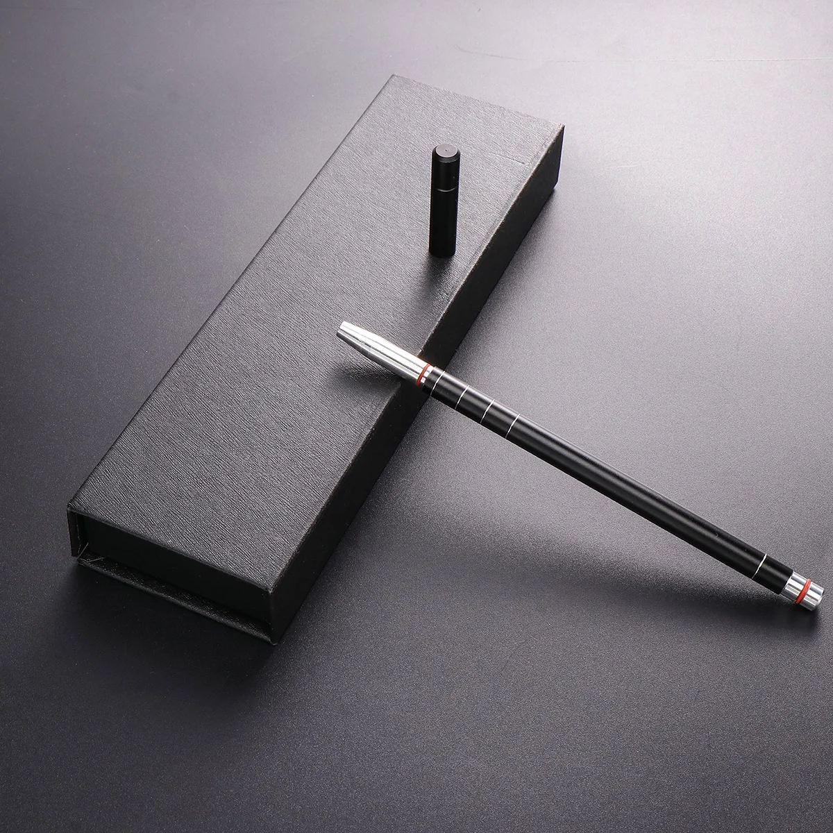 

1 Набор, ручка для вырезания волос и бороды