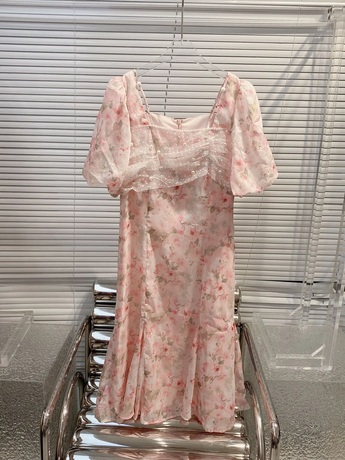 

Новинка 2023, платье с рукавами-пузырями и розовым цветком персика, яркое украшение