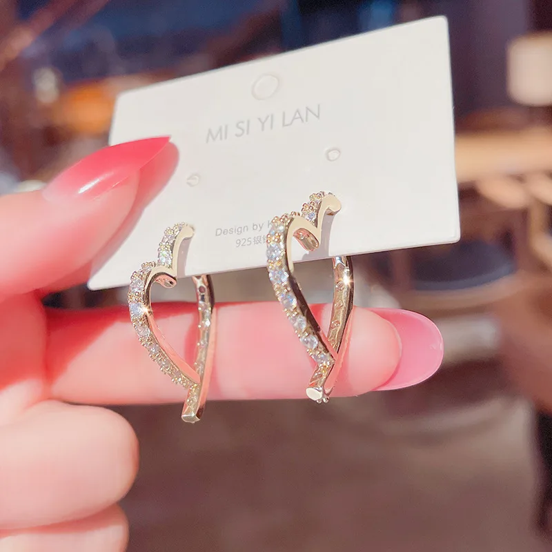 

серьги 2022 тренд серьги женские бижутерия бижутерия люкс качества серьгиКорейские модные золотые серьги с инкрустацией в виде персика Стра...