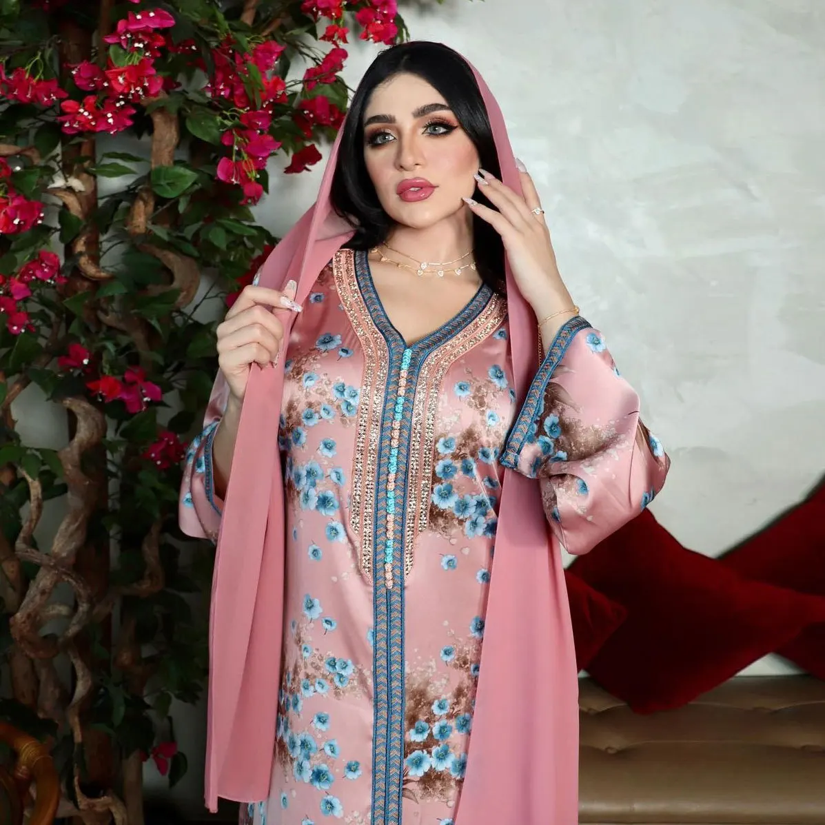 2023 New Pink V-Neck Hot Diamond Middle Eastern Muslim Print Dress with Headband Robe Femme Musulmane جلابيه نسائية Abaya Dress