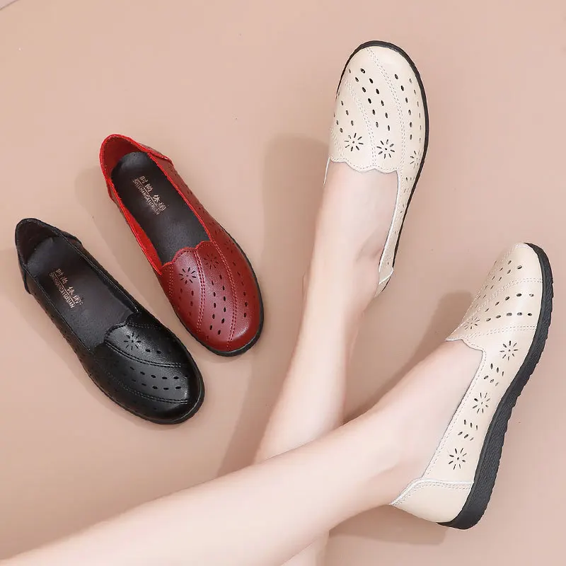 Women New Loafer Summer Hollow Breathable Ladies Casual Flats Shoes Soft Sole Comfortable Mom Leather Flat Shoes Female Moccasin
