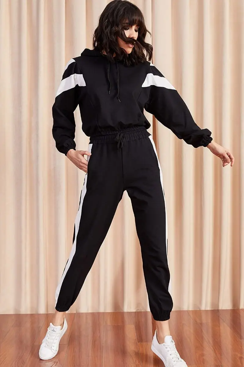 

Women's Black With Color Block Tracksuit Set