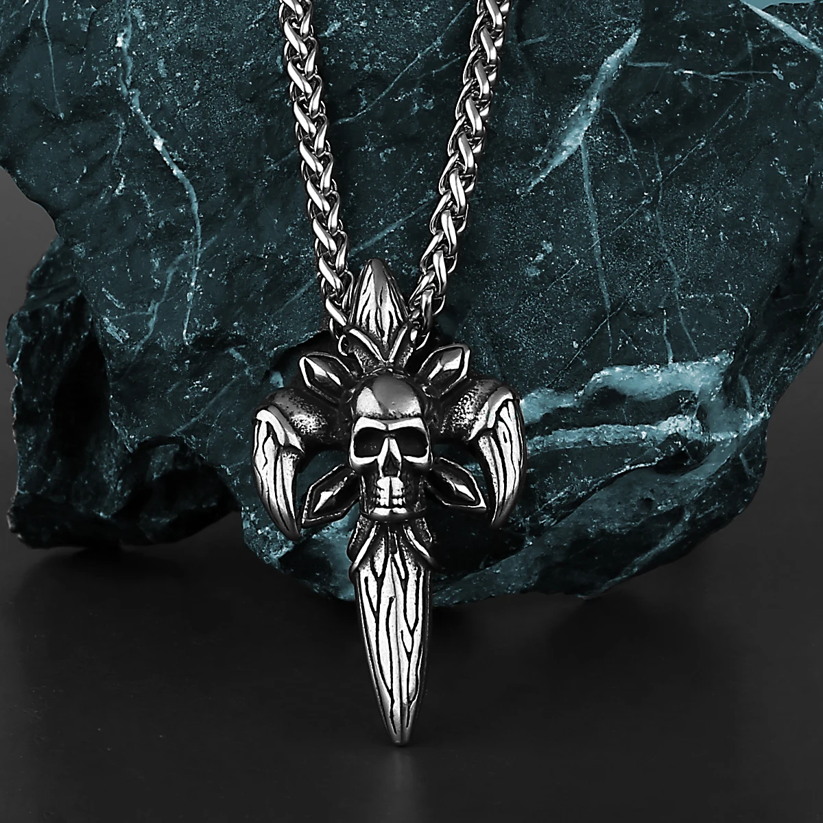 

Gothic Black Retro Skull Pendant Men's Amulet Street Hip Hop Titanium Steel Stainless Steel Pendant Necklace Jewelry Wholesale