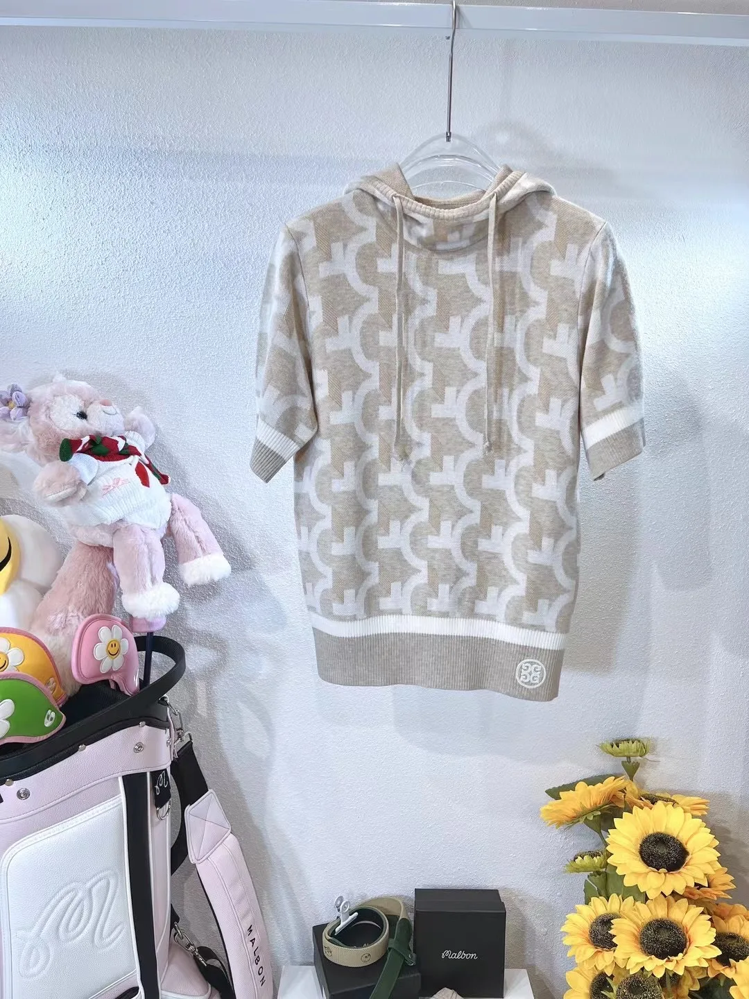 Spring and autumn 2022 new model Golf Clothing Women's Knit Shirts Hooded Short Sleeve Pleated Skirt Slim Fit Stretch  Golf Top