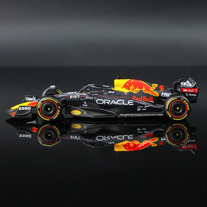 Bburago 1:43 2022 F1 Red Bull Racing RB18 Modelo