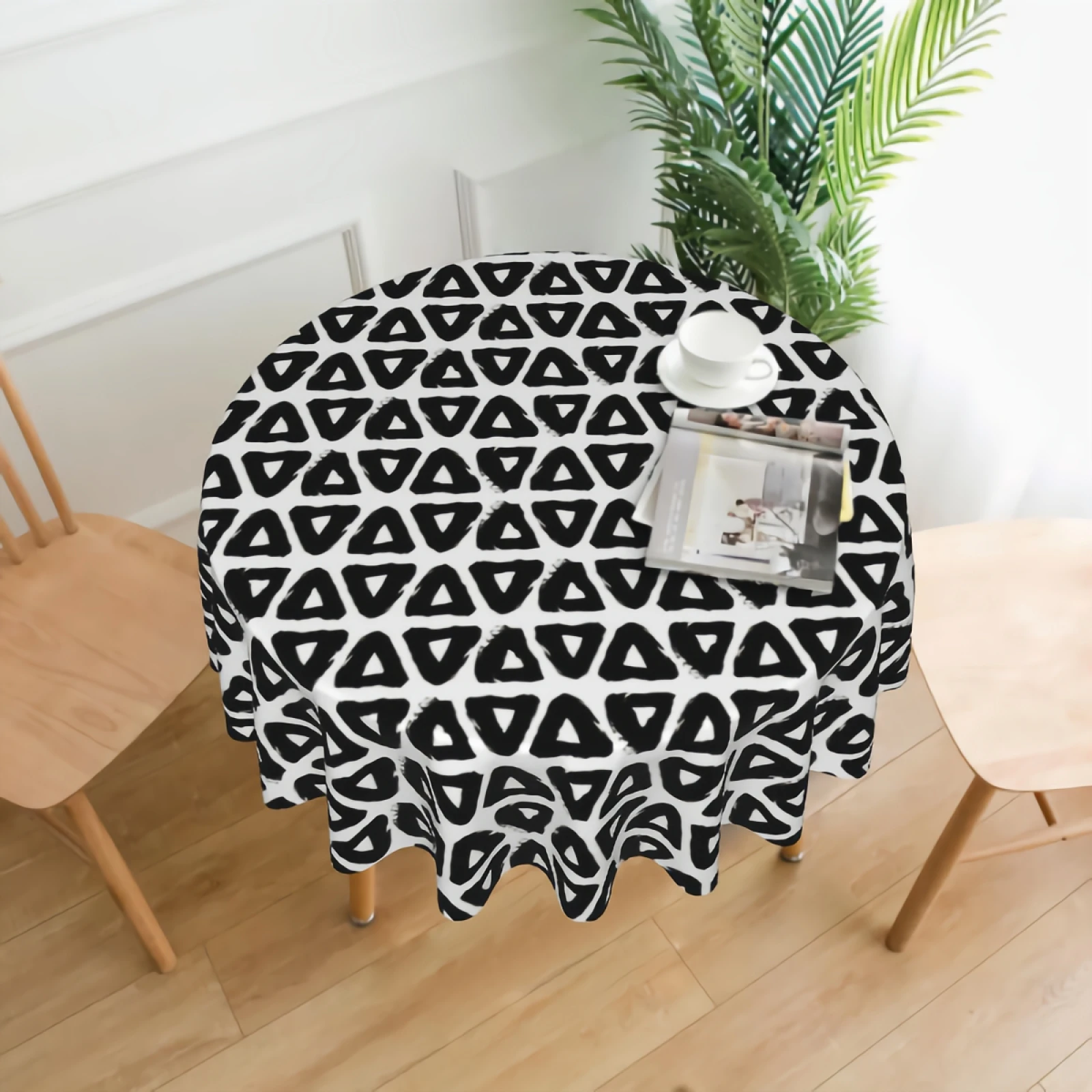 

Calligraphic Brush Stroke Round Table Cloth - Waterproof, Resistant Wrinkle And Washable Table Cover 150 CM Diameter