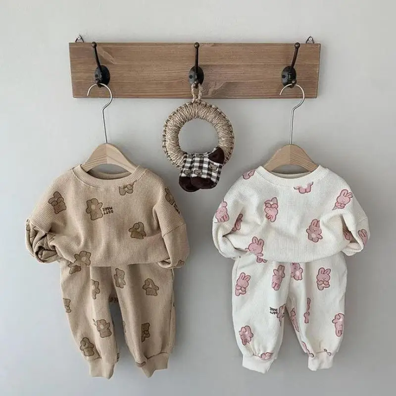 

Комплекты для малышей Одежда для мальчиков с героями мультфильмов весенняя одежда из 2022 хлопка с изображением вафельного медведя для мален...