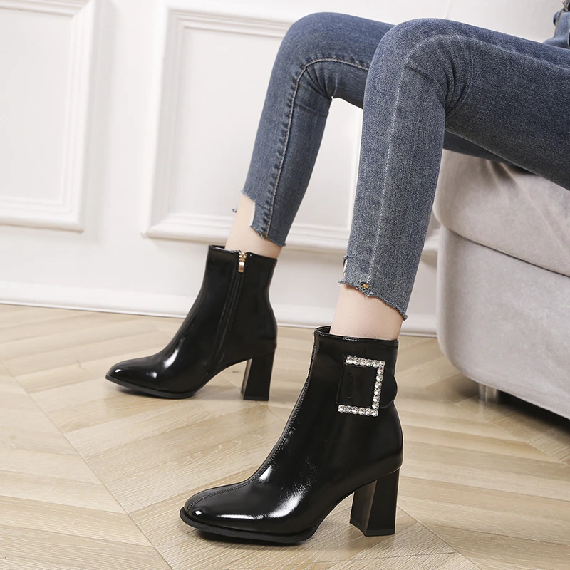 

Женские короткие ботинки в британском стиле, модные Универсальные ботинки на толстом каблуке с квадратным носком и боковой молнией, стразы на осень и зиму