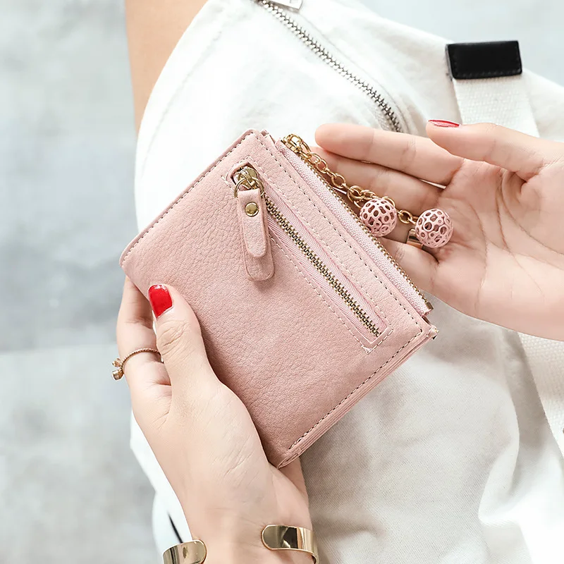 

Новинка 2023, короткие женские кошельки с изящной подвеской, модный милый маленький женский кошелек из искусственной кожи, карман для монет, д...