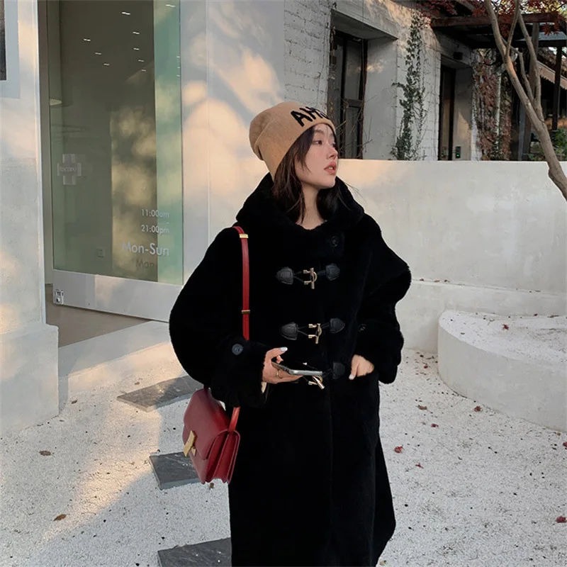 2024 Haining Winter New Bull Horn Пряжка из овечьей шерсти с капюшоном флиса и меха со