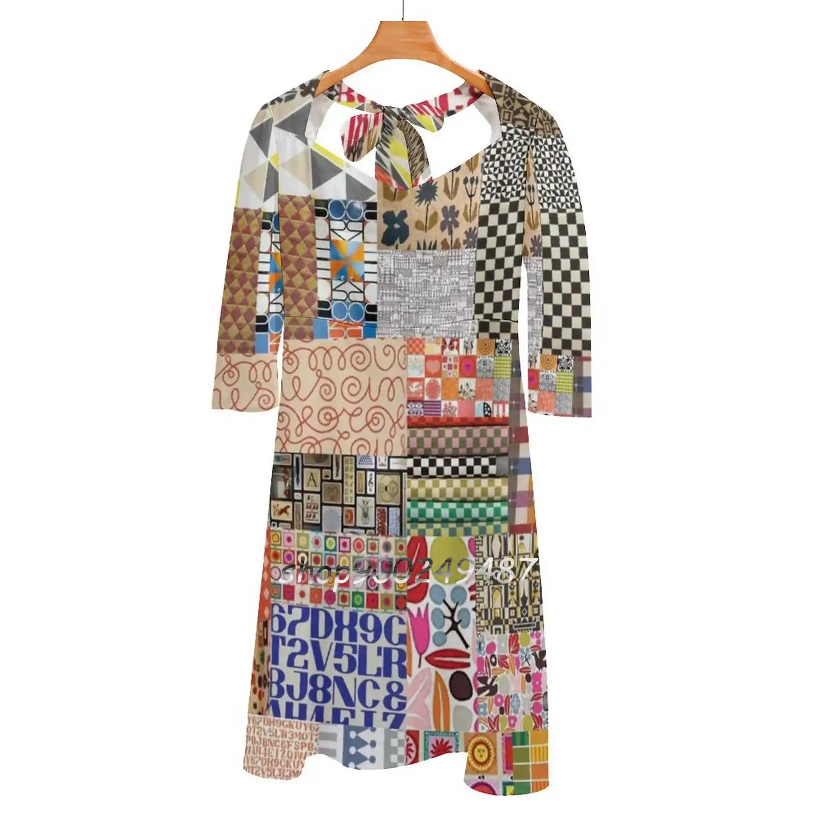 Платье-колокол с квадратным вырезом принтом