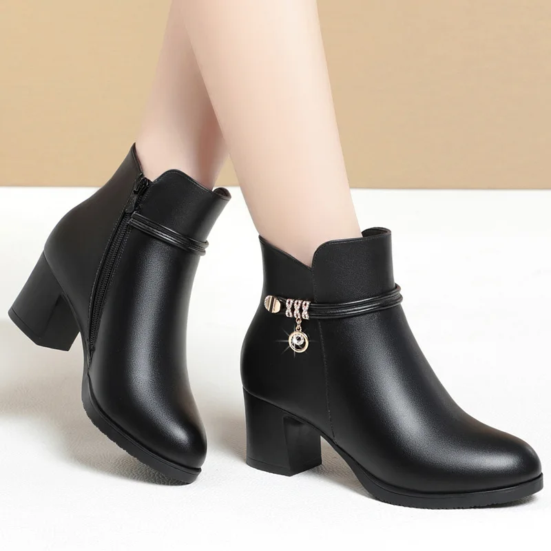 

5.5cm Comfortable Fashion Med Block Heels Shoes Soft Leather Boots with Fur Winter 2023 Woemn's Ankle Boots Plus Size 41 42