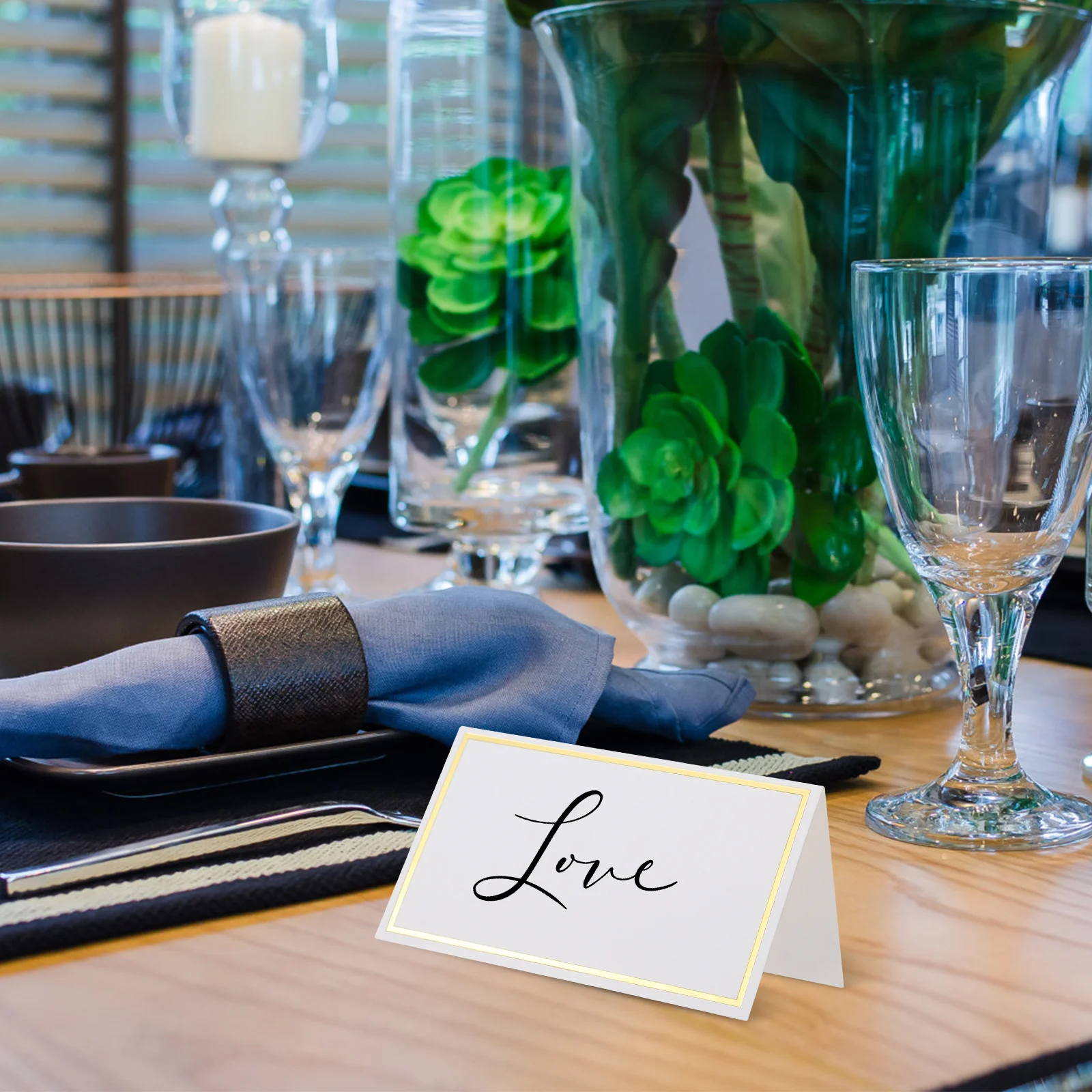 Рисунок 3 - карточки для сиденья на столе