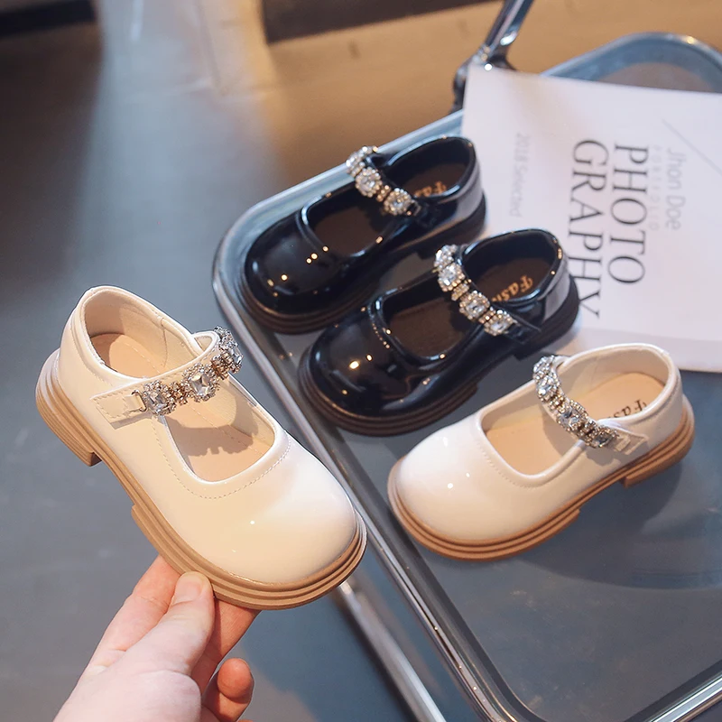 

New 2022 Round Head Small Leather Shoes Children's Shoes Infant Young Children Girls 2 to 8 Years Luxury Designer Shoes Chain