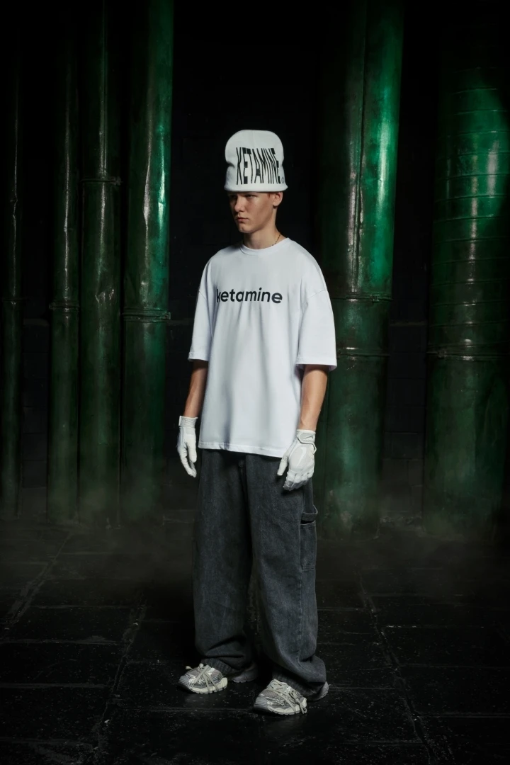 Шапка-бини вязаная унисекс с надписью в стиле K-POP