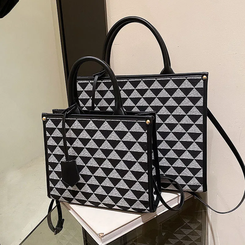 

New Fashion Trend Lingge Handbag Large Capacity Tote Bag High Quality Contrast Color Women's One Shoulder Commuter Bag