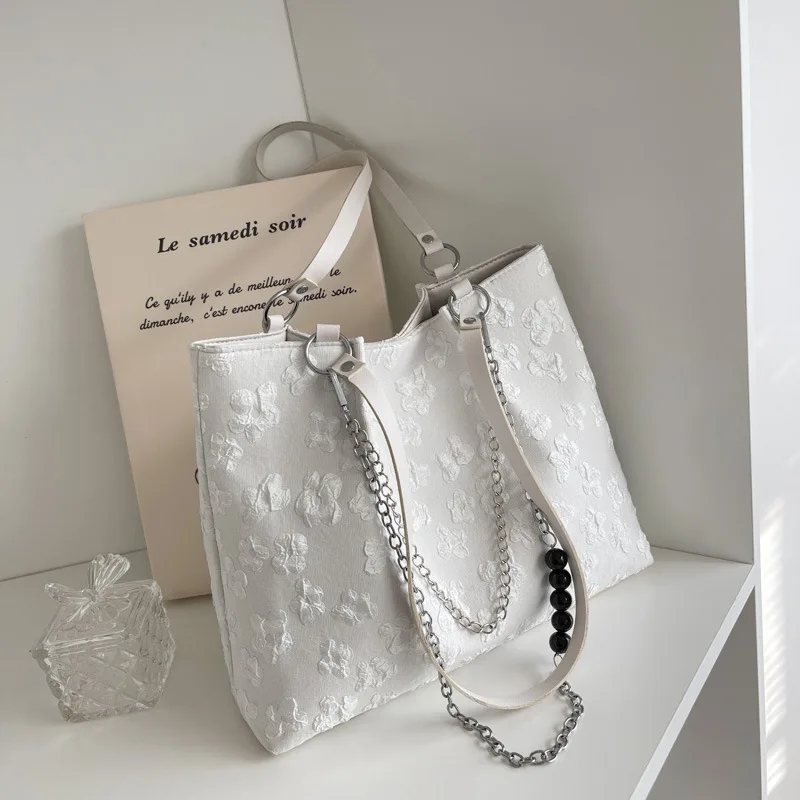 

Chain Small Flower Large Capacity Tote Bag Women's Bag 2022 New Fashion Trend Simple Casual Armpit Handbag