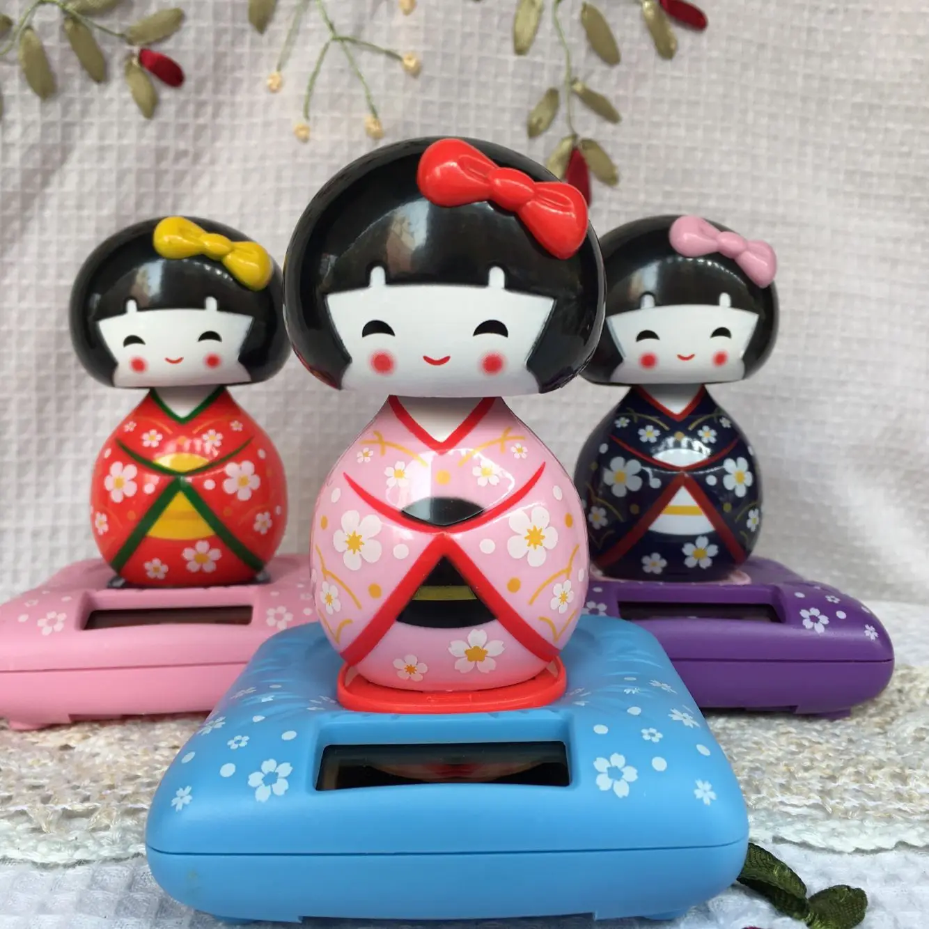 

Solar Powered Bobblehead Doll Dashboard Ornaments Dancing Geisha Japanese Kimono Girl Car Interior Decoration Auto Accessories