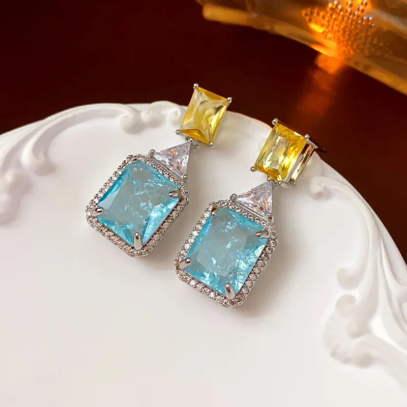 Билинцветные квадратные синие циркониевые серьги