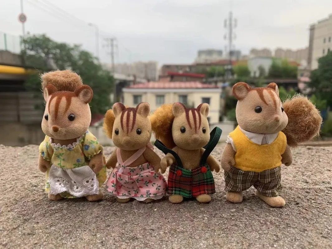 

Sylvanian Families Walnut Squirrel Family 4pcs Animal Toys Dolls Girl Gift New without box