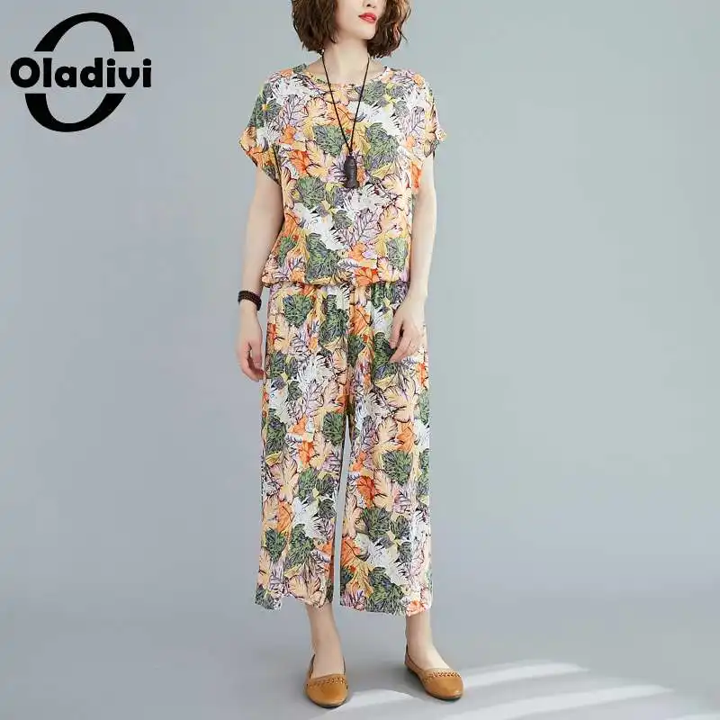 

Женский спортивный костюм Oladivi, футболка с цветочным принтом + капри, комплект из 2 предметов