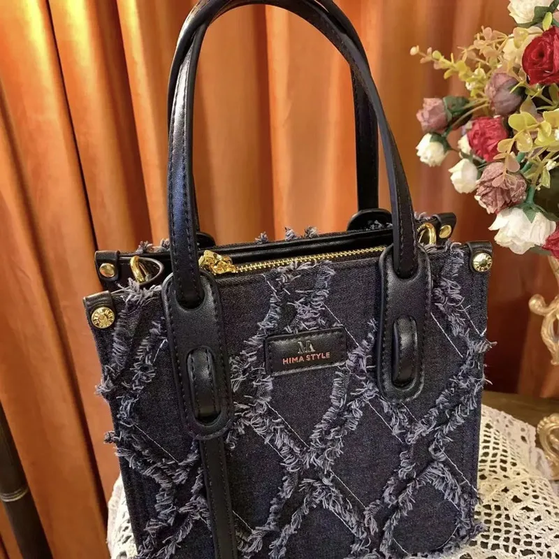 Famous Brand Designer Fashion Women's Large-Capacity Shoulder Tote Bag Letter Embroidery Canvas Portable Trendy Commuter Bag