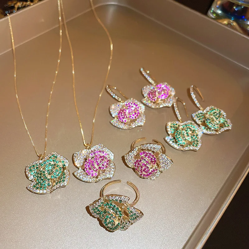 

ALLNEWME Sweet Bling Bling CZ Cubic Zirconia Flowers Pendant Necklaces for Women Girls Gold Plated Copper Chokers Necklace Gift