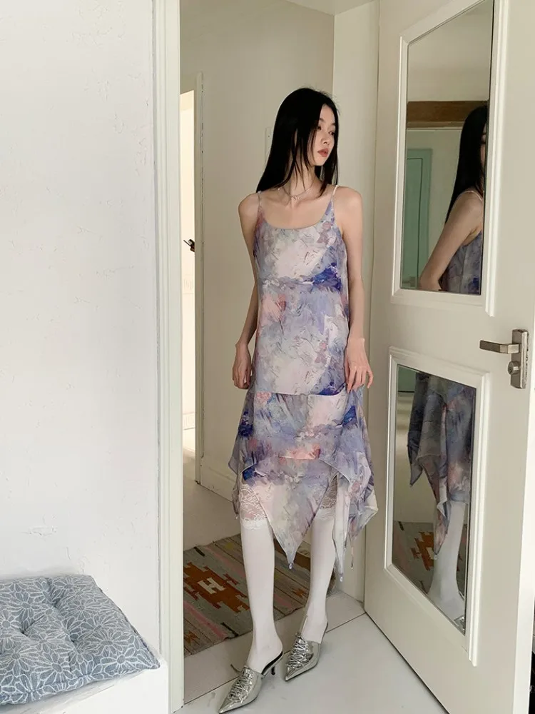 Женское платье с юбкой годе облегающее асимметричным подолом и принтом масляной