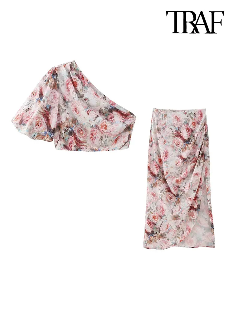 

Женская блузка с цветочным принтом и юбка миди с высокой талией