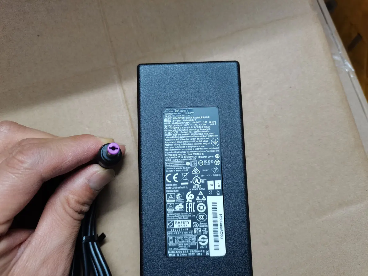 Новый OEM 135 Вт 19 В 7 1 А ADP-135KB T 5 мм * адаптер переменного тока для ноутбука Acer Nitro