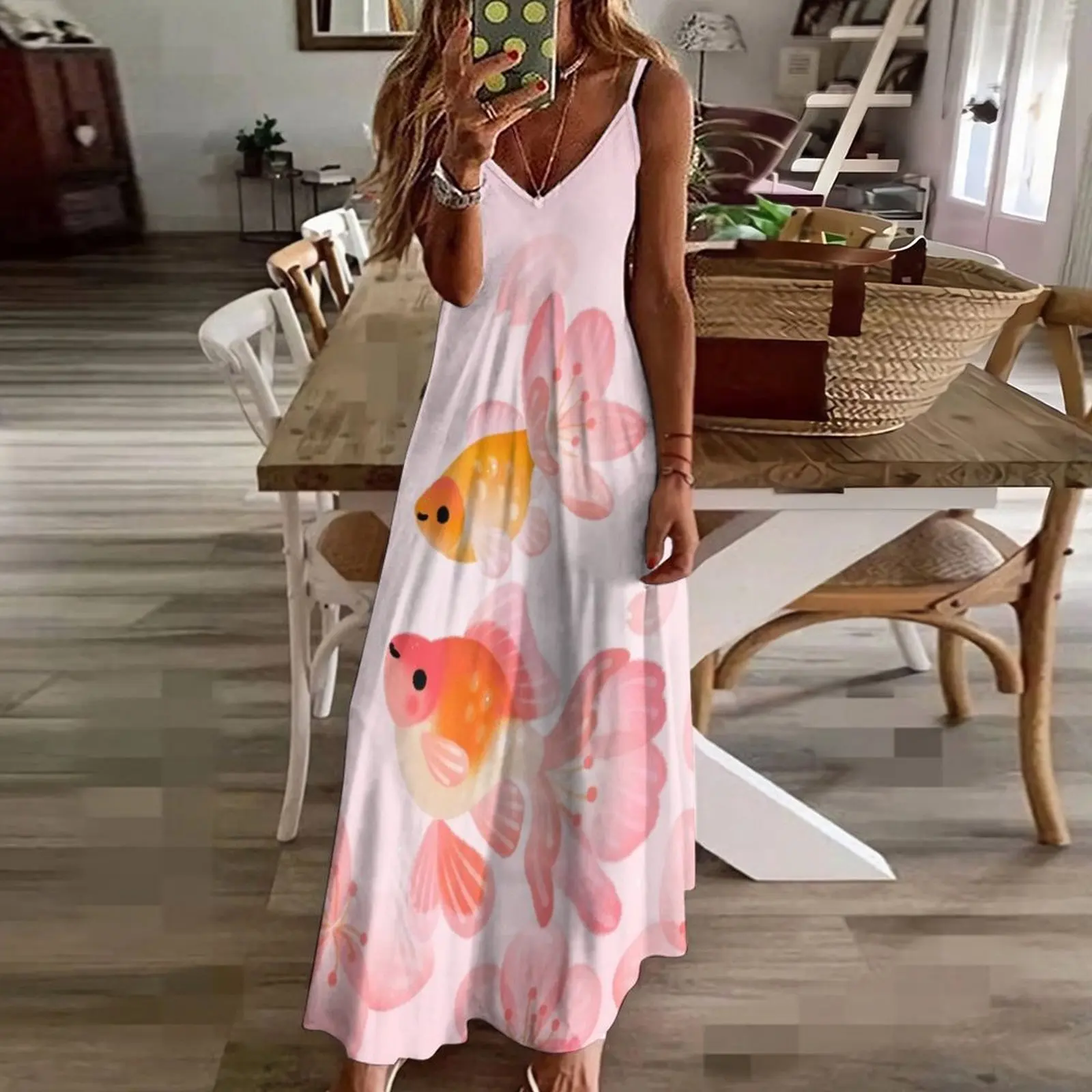 Длинное платье без рукавов с цветком вишни и золотой рыбкой 1 женское для женщин