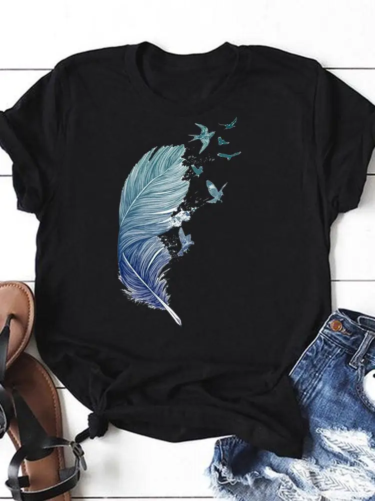 

Футболка женская с коротким рукавом, милая трендовая рубашка в стиле 90-х с принтом перьев, модная одежда с графическим принтом, черный цвет, ...