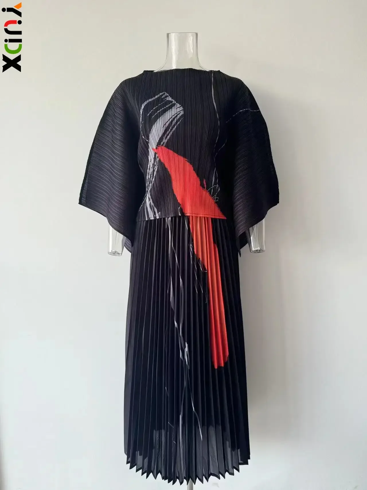 Плиссированная юбка до локтя YUDX Miyake с расклешенным рукавом и геометрическим