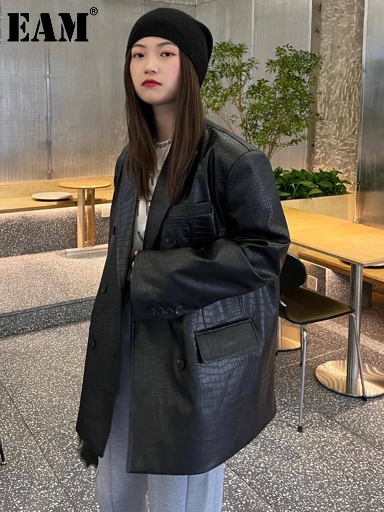 

[EAM] Women Black PU Leathe Big Size Pocket Blazer New Lapel Long Sleeve Loose Fit Jacket Fashion Spring Autumn 2023 1DE6279
