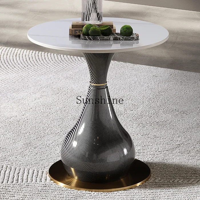 Гостиная черный стеклянный диван балкон повседневный круглый столик небольшой