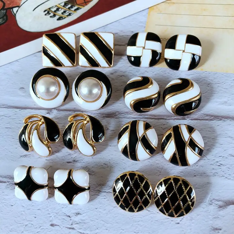 

Exquisite Plaid Stripes Black and White Drip Glazed Enamel 925 Silver Ear Studs Earrings B90 Classic Style Unique Design Luxury