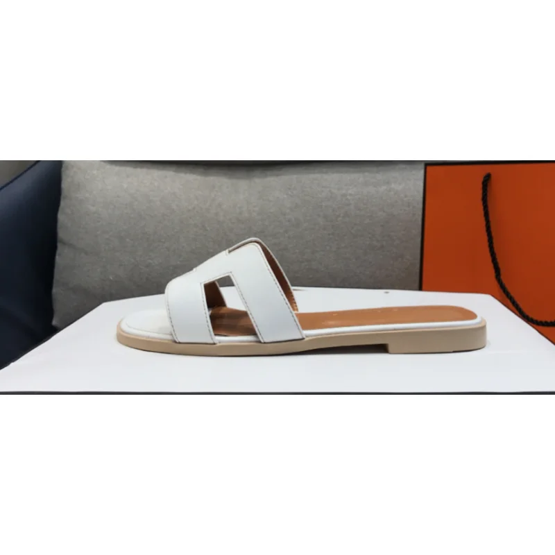 

Women's Slippers 2023 New Fashion Outside The Rhinestone Flat Bottom Shoes Summer Hundred with Anti-slip Flowers A Word Slippers