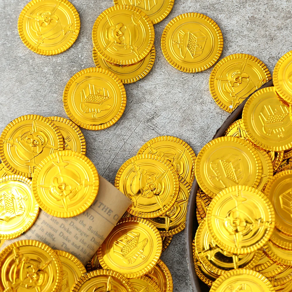 

100 шт. золотые пиратские монеты, декор для Хэллоуина, пластиковые золотые монеты, реквизит, игровой аксессуар, искусственная кожа, смешная игра, детская игрушка
